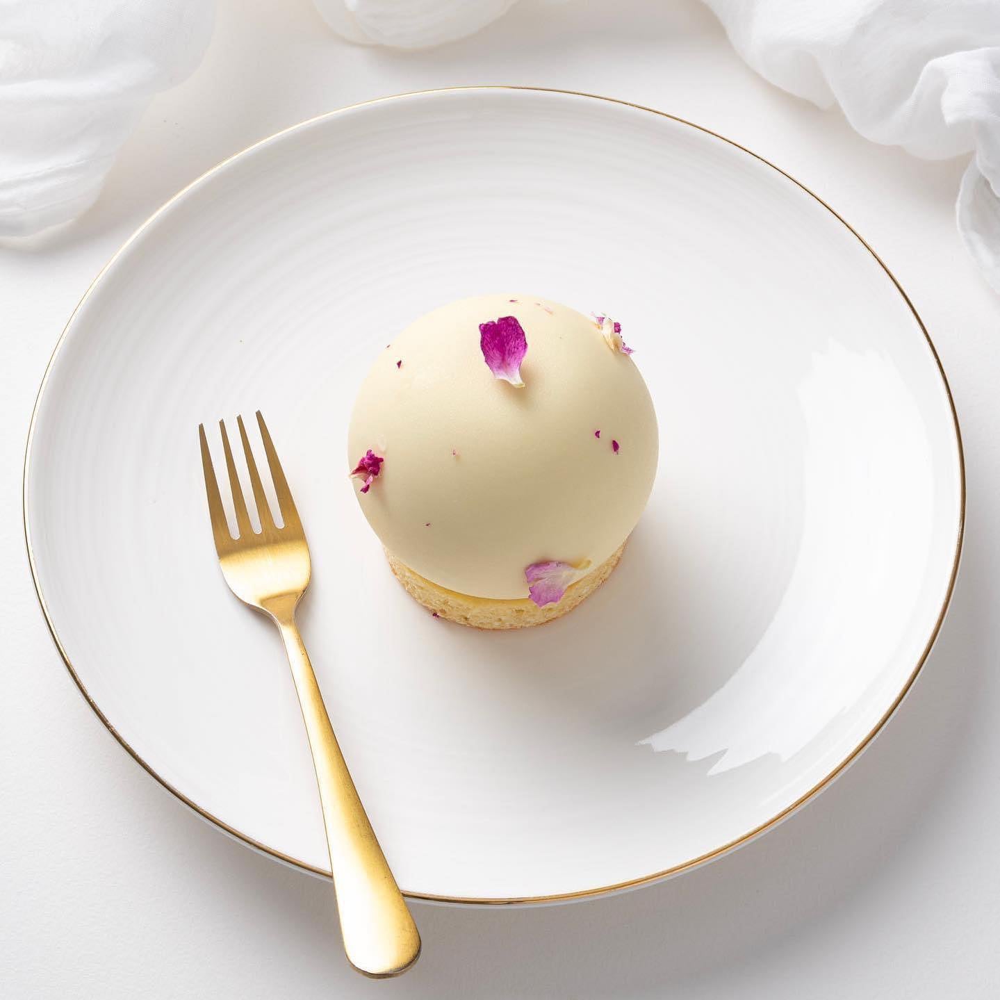 FN Lemons edible dried flowers close up – premium edible flower garnish - pink rose petal on chocolate